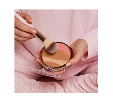Image 3 of product Annabelle - Biggy Bronzer Talc-Free Radiant Bronzing Powder, 17.8 g Trio Gold