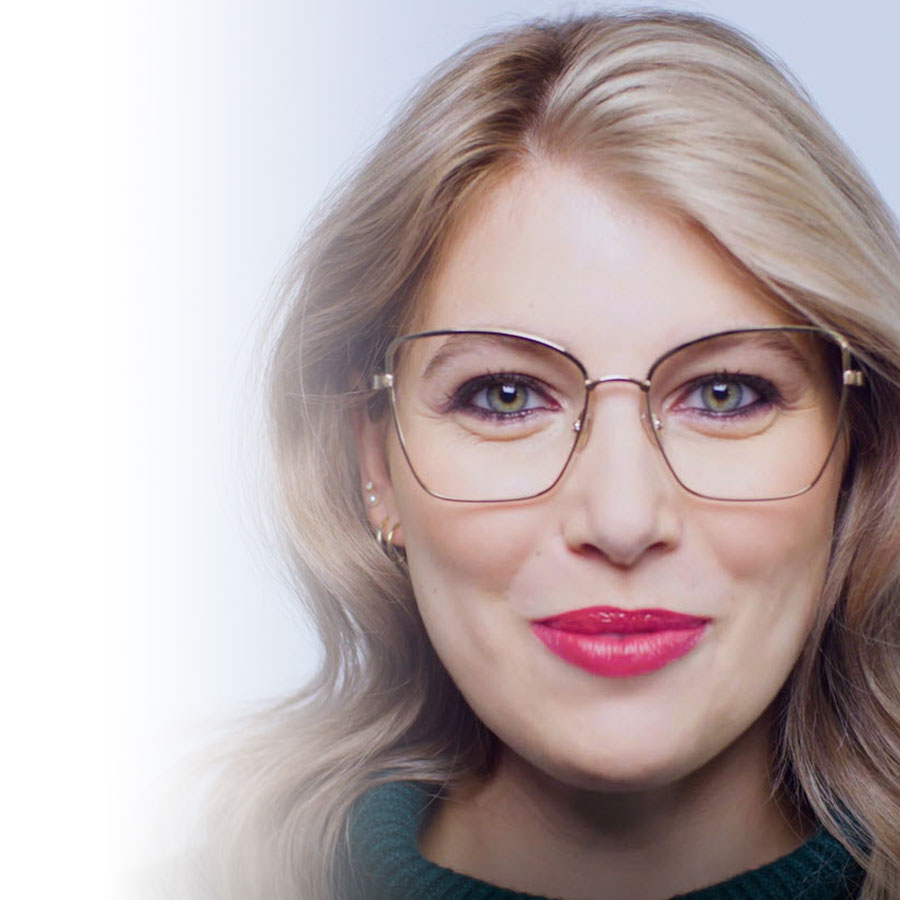 Holiday Makeup: two great looks that look great with glasses!