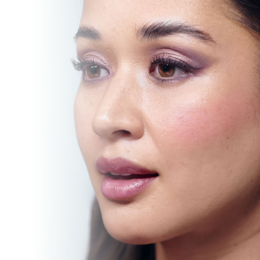 Makeup tutorial: a delicate smoky eye.