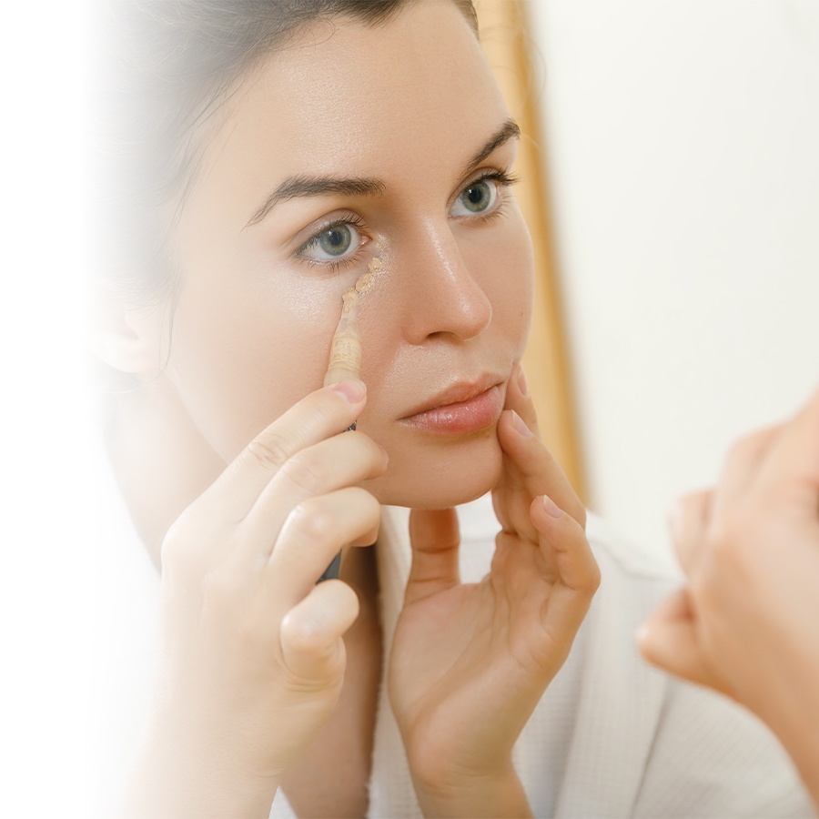 How to choose and apply concealer for luminous eyes?