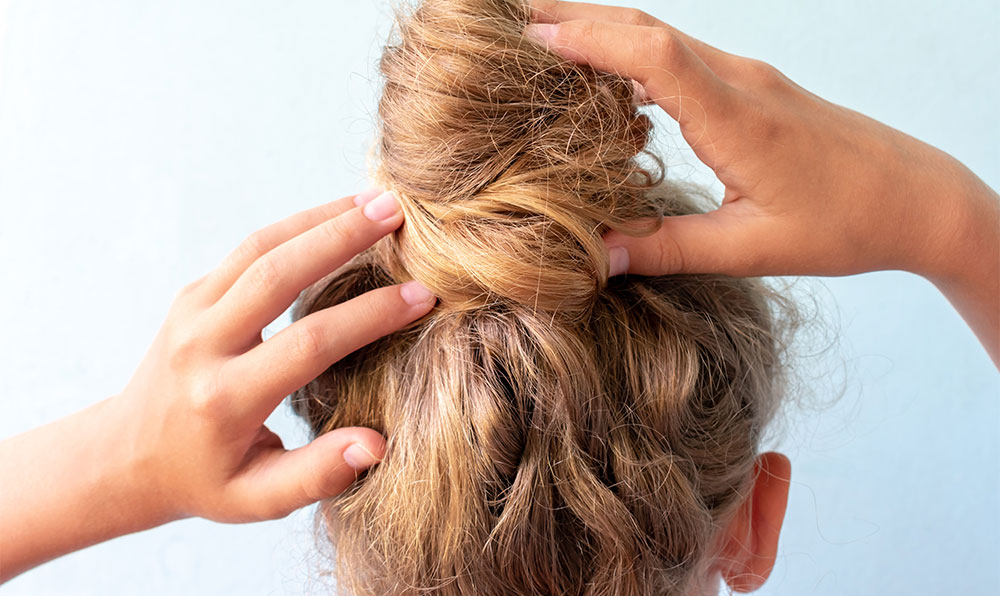 Le chignon bouclé