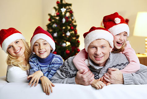 Thankfully, we’ve put together our best tips on how to get great Christmas photos!