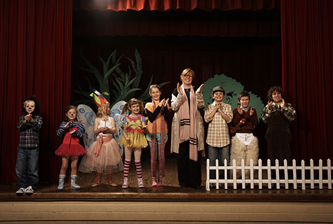 Photographier son enfant pendant un spectacle est un exercice périlleux.