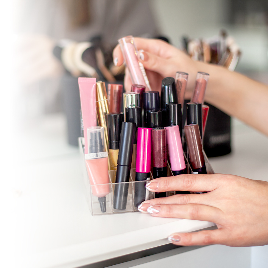 Expired cosmetics: it’s time for a clean-up!