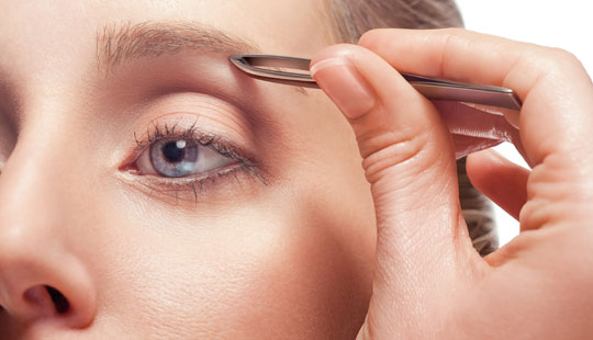 Épilation des sourcils