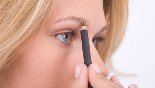 How to apply eyebrow makeup