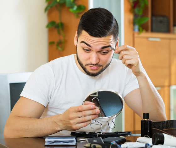 TU ÉPILERAS TES SOURCILS AVEC PARCIMONIE.