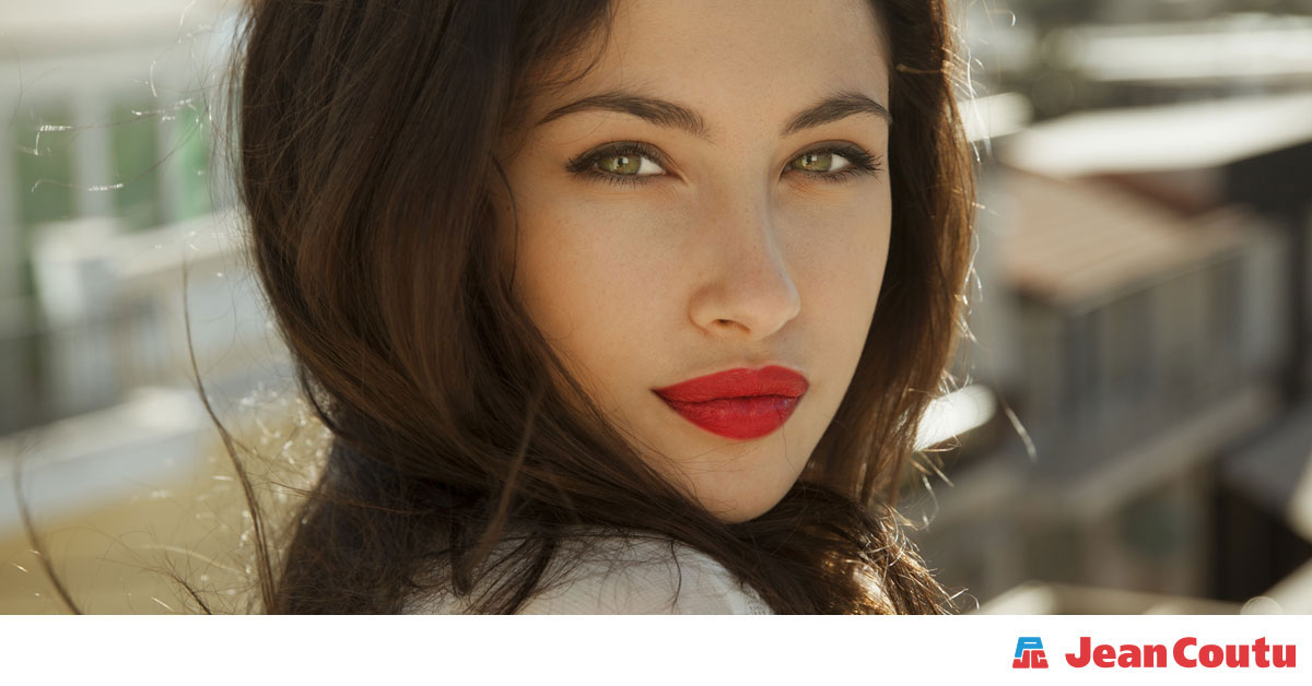 How to apply matte lipstick Jean Coutu