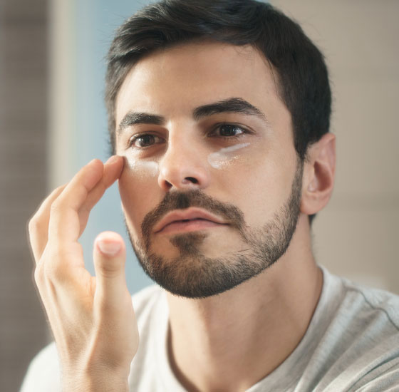 Les peaux grasses n’ont pas besoin de crème hydratante.