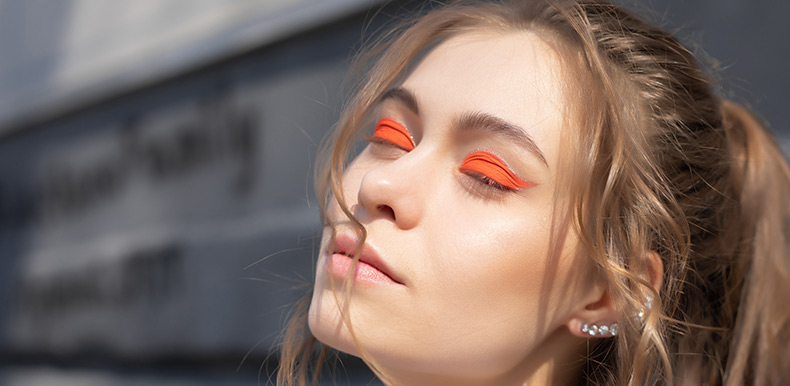 Eyelids with a pop of colour