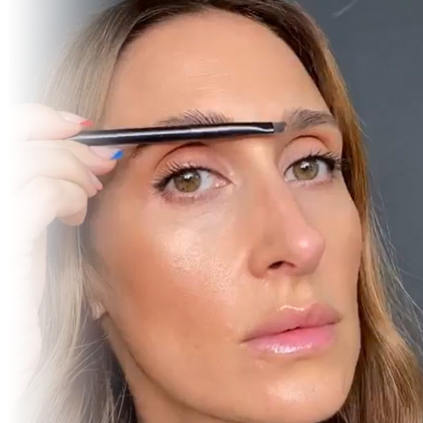 La technique du <em>Soap Brow</em>&nbsp;: des sourcils impeccables en moins de deux!