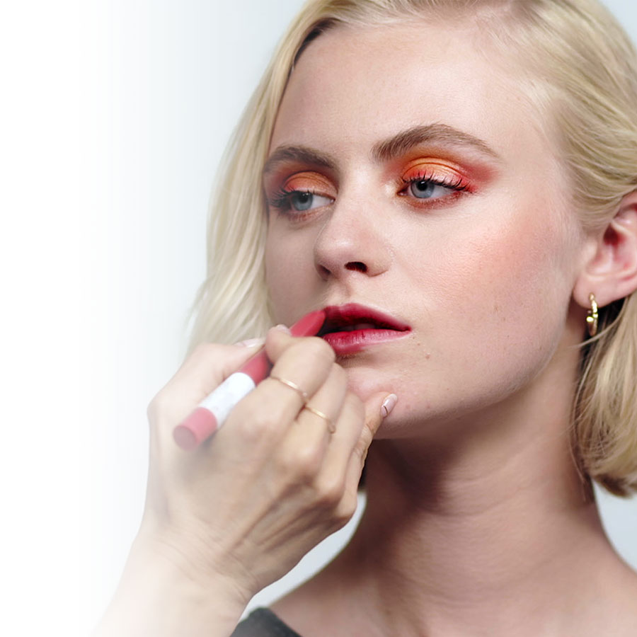 Makeup tutorial: a simply flamboyant look