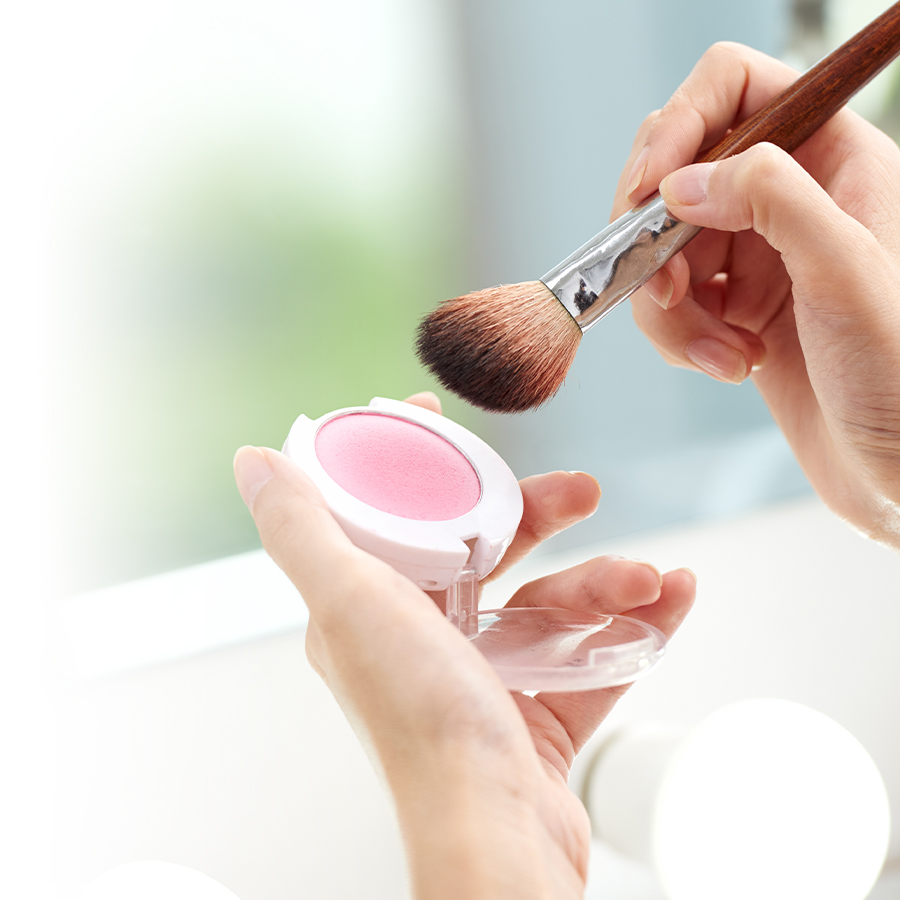 Concealing dark circles by using blush… Here’s why and how.